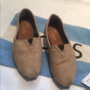 Tom’s burlap slipon shoes